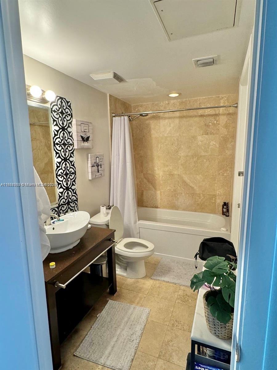 350 S Miami Ave #3010, Miami FL 33130