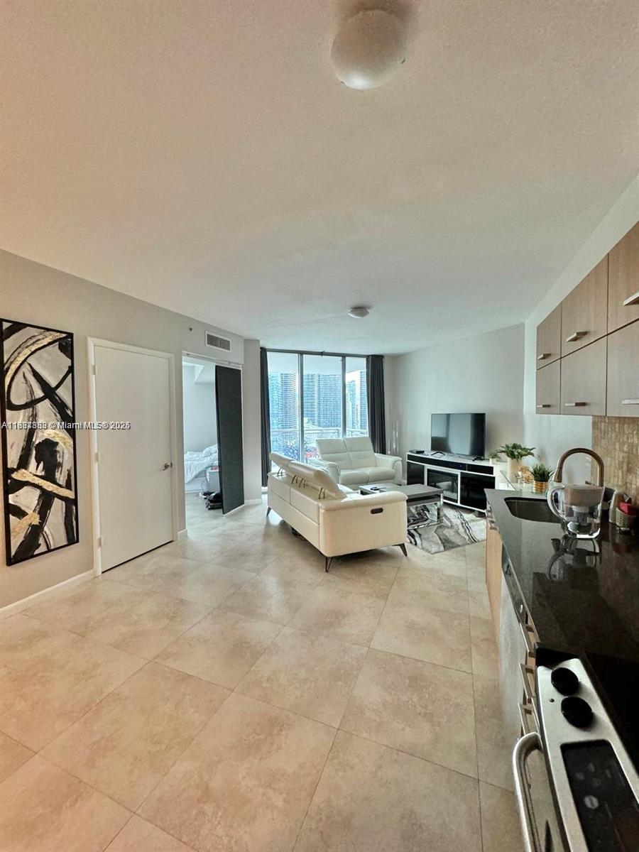 350 S Miami Ave #3010, Miami FL 33130