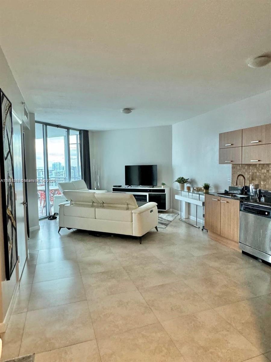 350 S Miami Ave #3010, Miami FL 33130