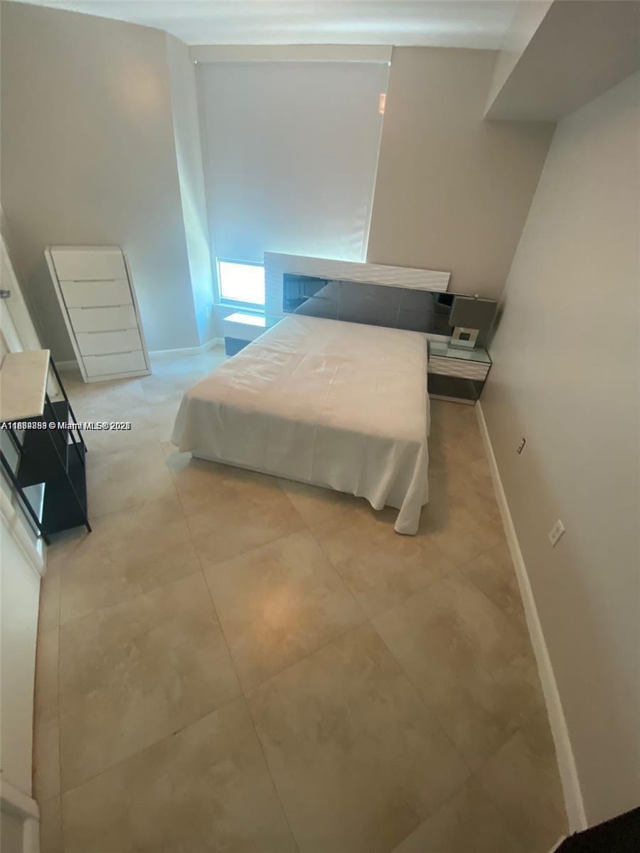 350 S Miami Ave #3010, Miami FL 33130