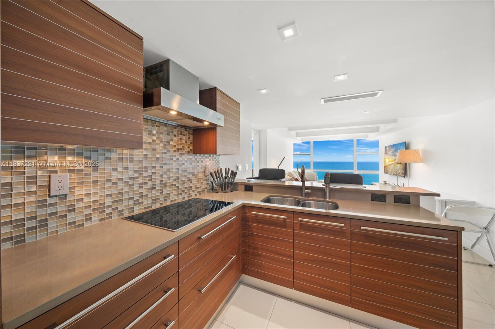 6801 Collins Ave #LPH17, Miami Beach FL 33141