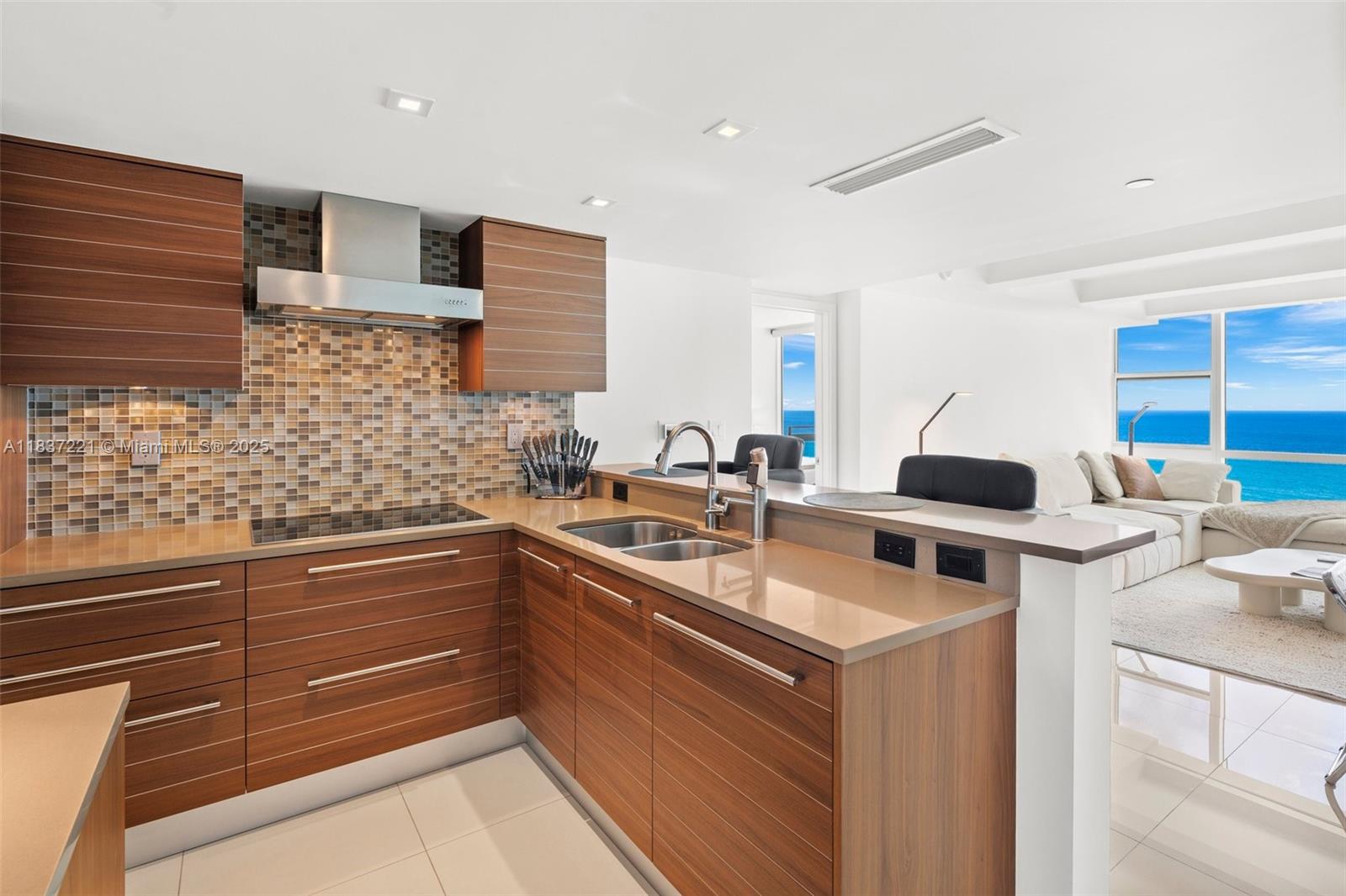 6801 Collins Ave #LPH17, Miami Beach FL 33141