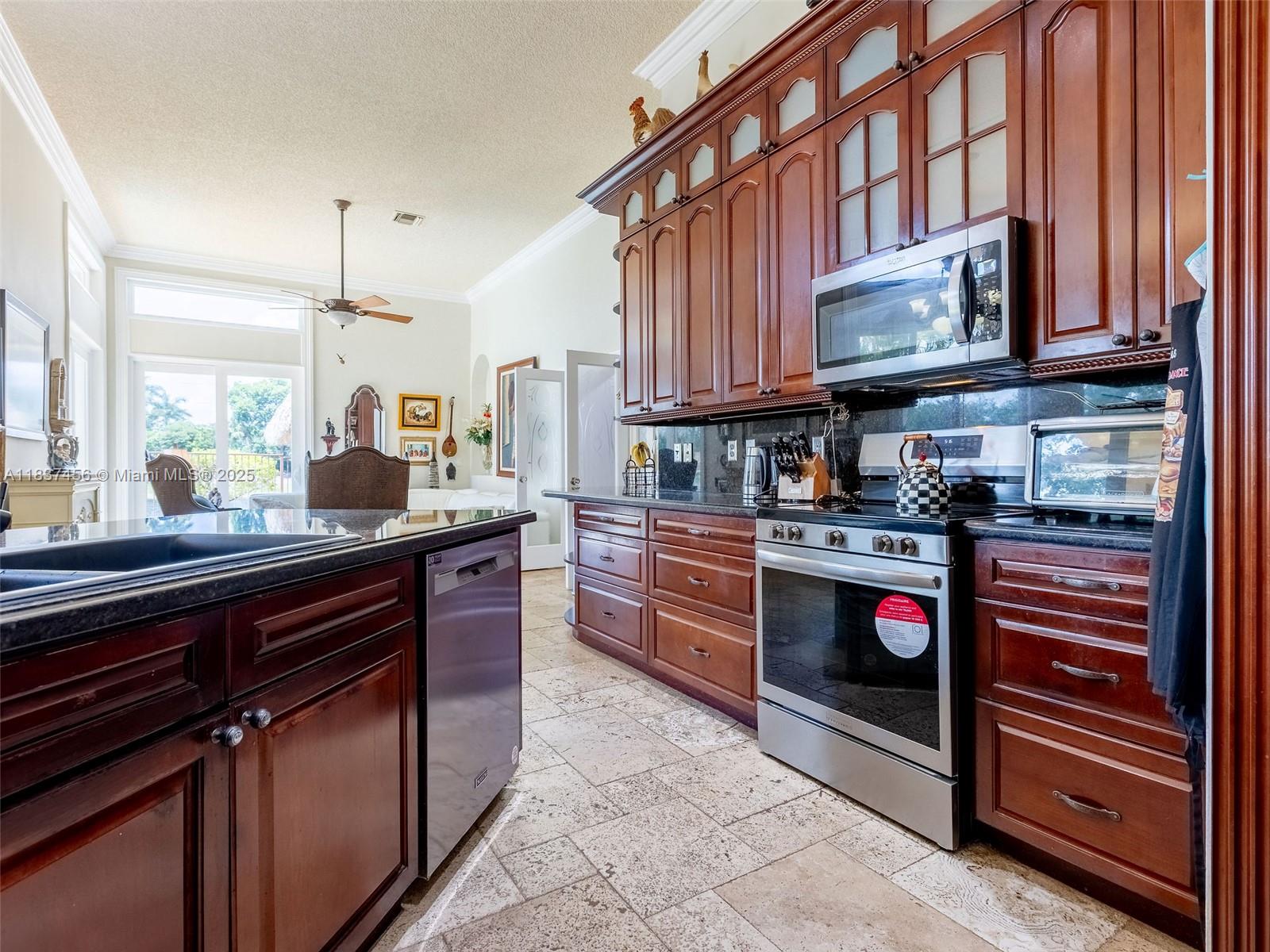 3043 Lakewood Dr, Weston, Florida image 10