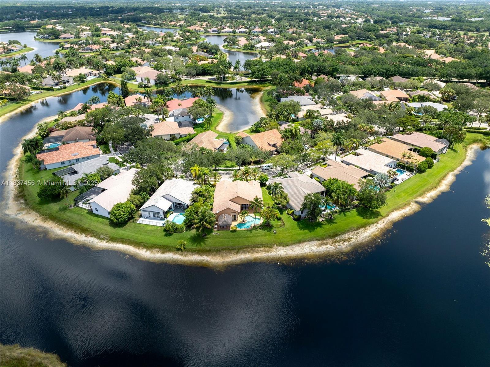 3043 Lakewood Dr, Weston, Florida image 34
