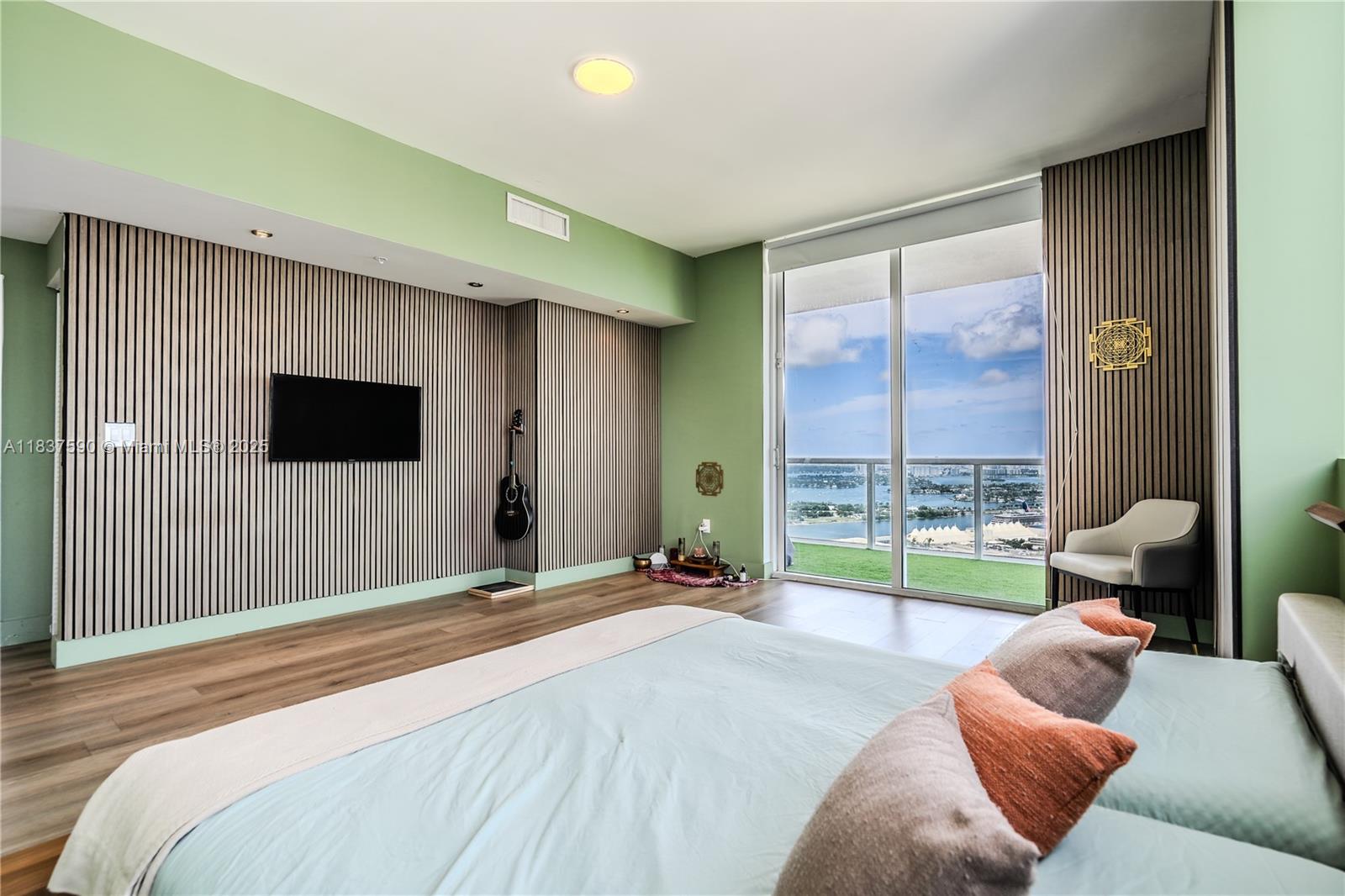 244 Biscayne Blvd #4803, Miami FL 33132