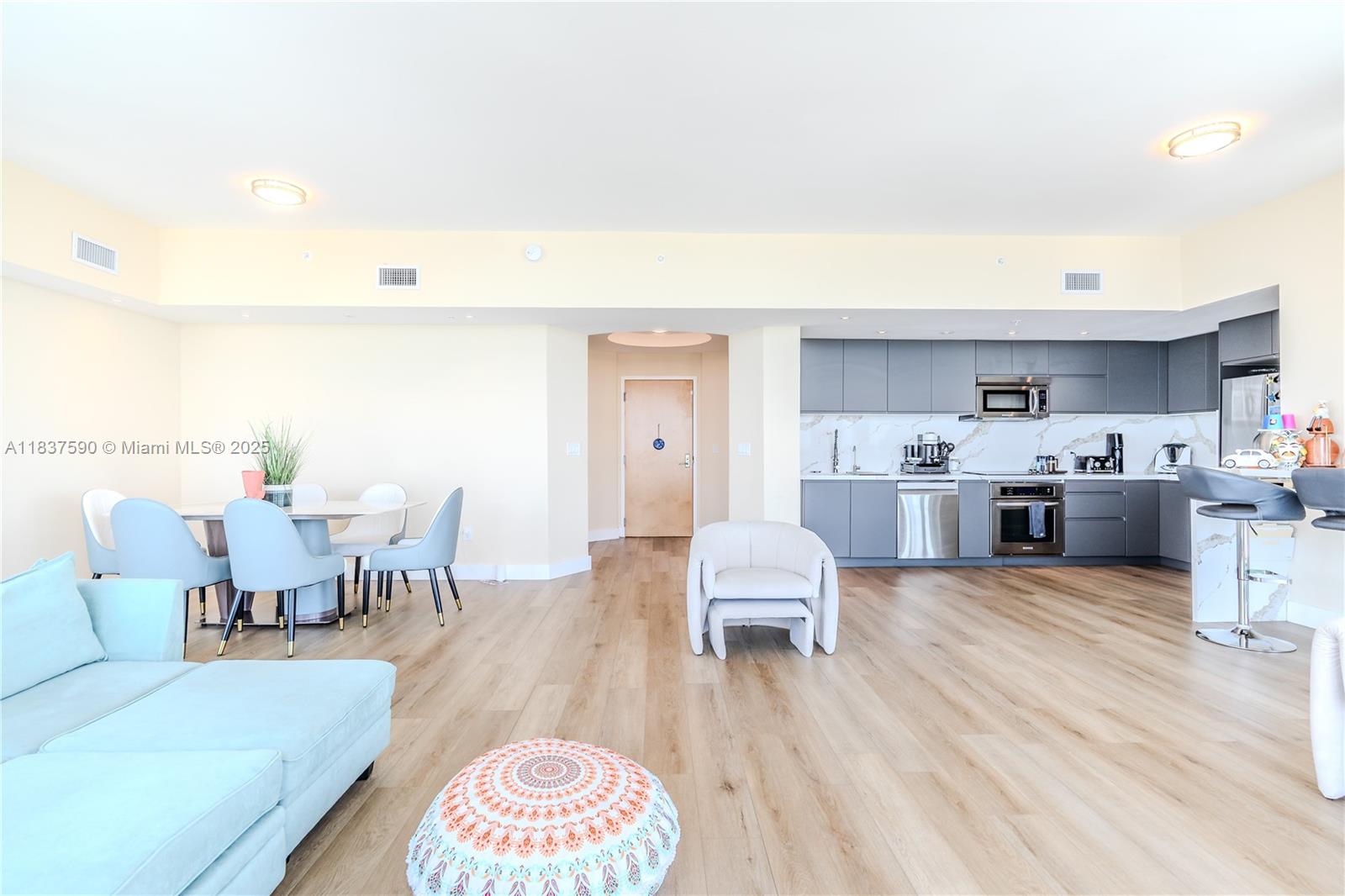 244 Biscayne Blvd #4803, Miami FL 33132
