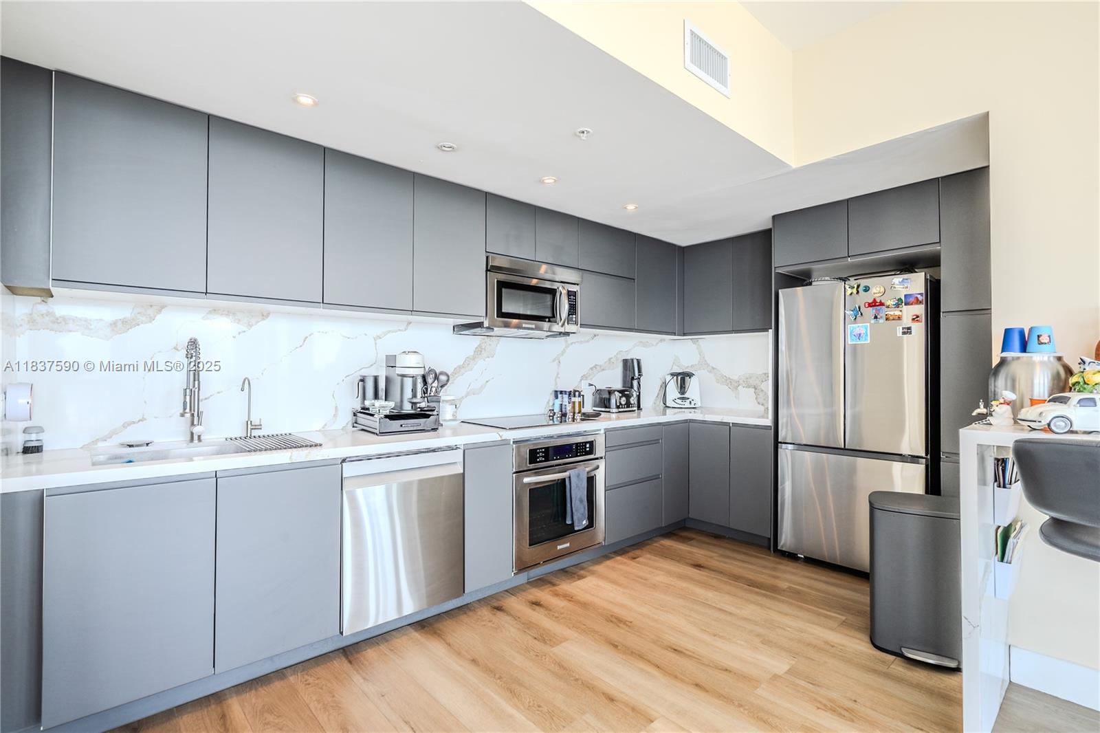 244 Biscayne Blvd #4803, Miami FL 33132