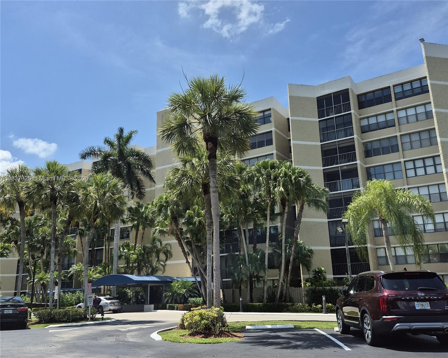 16300 Golf Club Rd #412, Weston, Florida image 1
