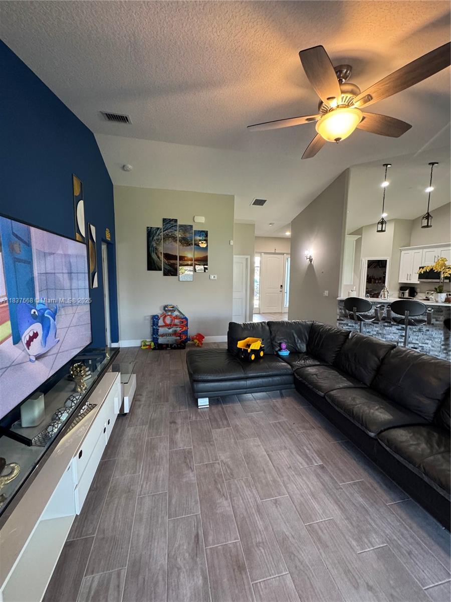 Homes for sale in Port St. Lucie, FL | 1637 Sw Daysland Ave, Port St. Lucie, FL 34953 | MLS# A11837668