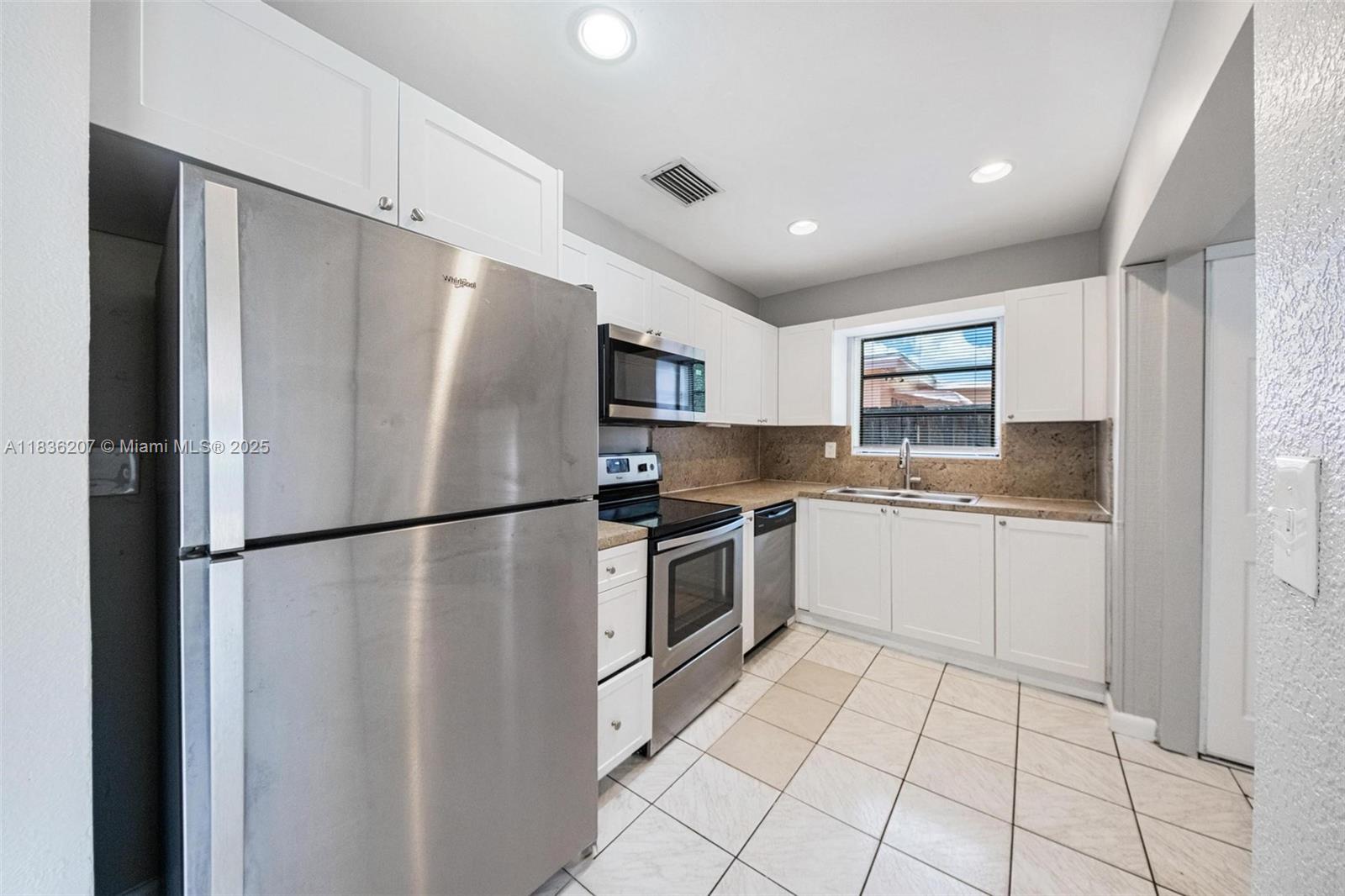 7521 Indigo St, Miramar, Florida image 10