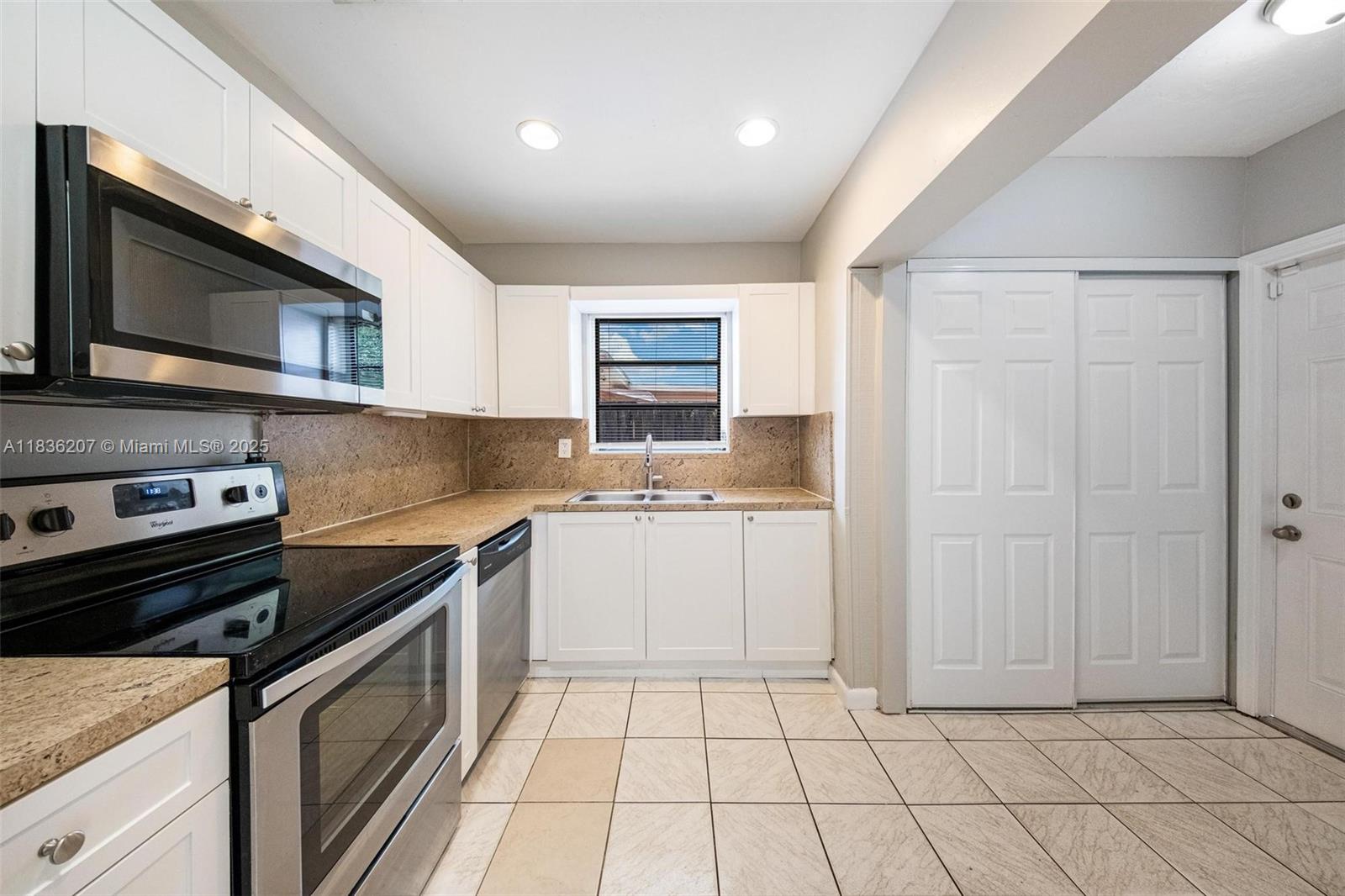 7521 Indigo St, Miramar, Florida image 11