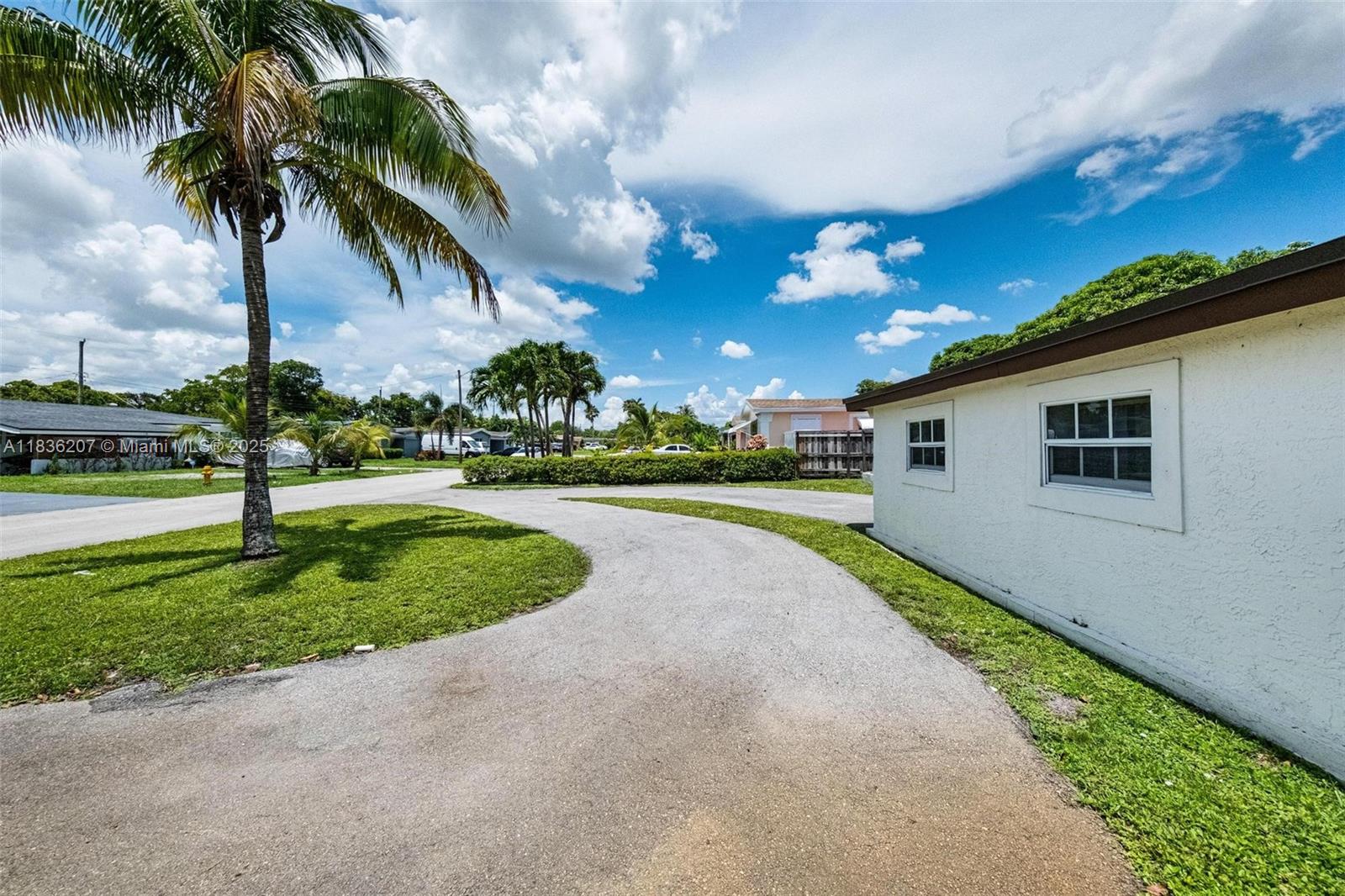7521 Indigo St, Miramar, Florida image 32