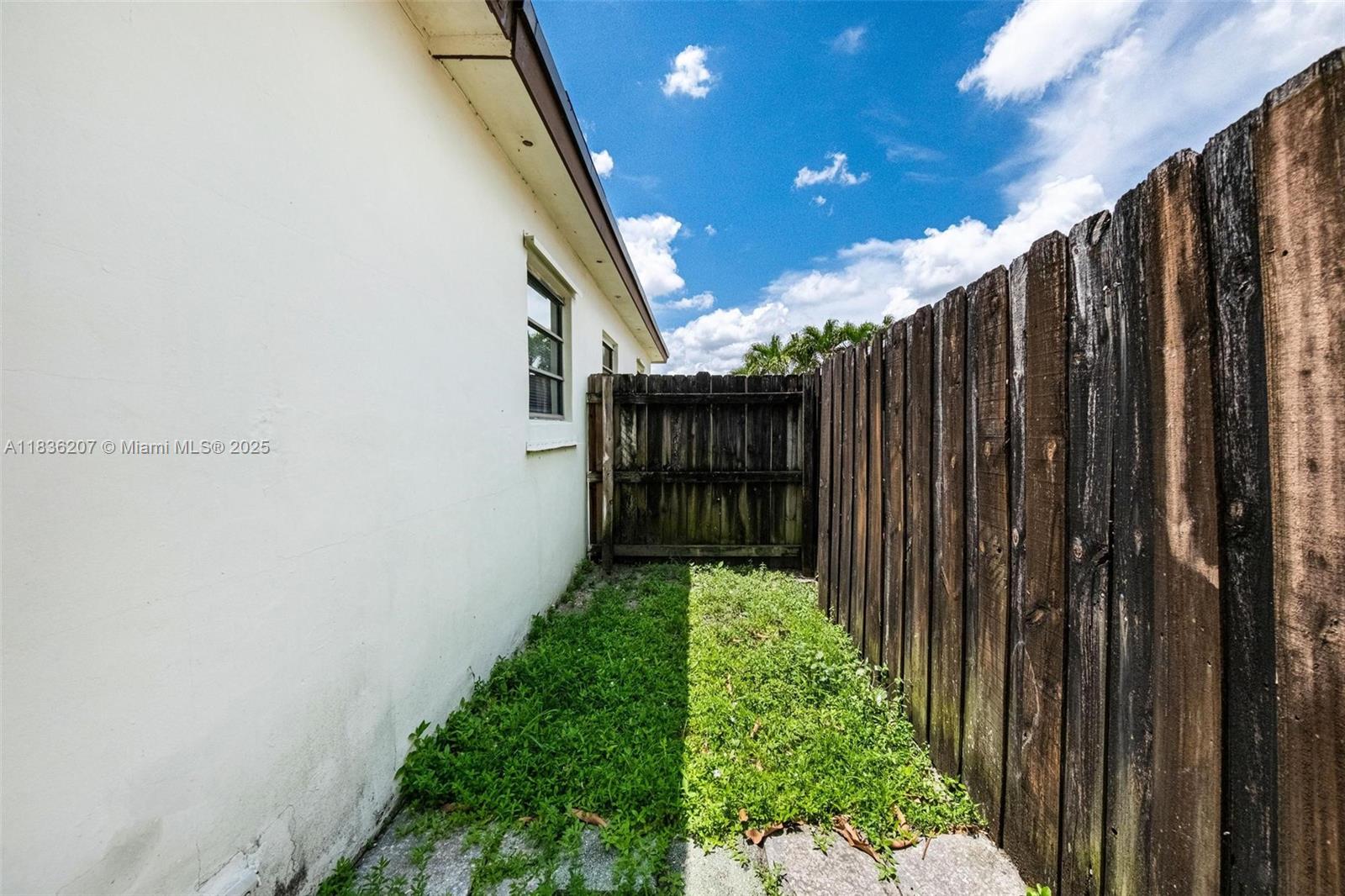 7521 Indigo St, Miramar, Florida image 36