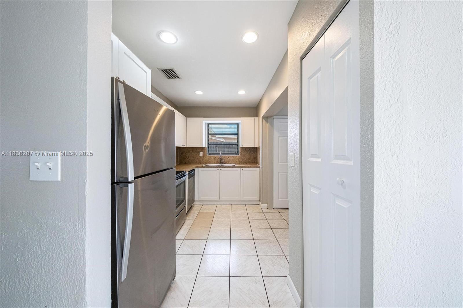7521 Indigo St, Miramar, Florida image 9