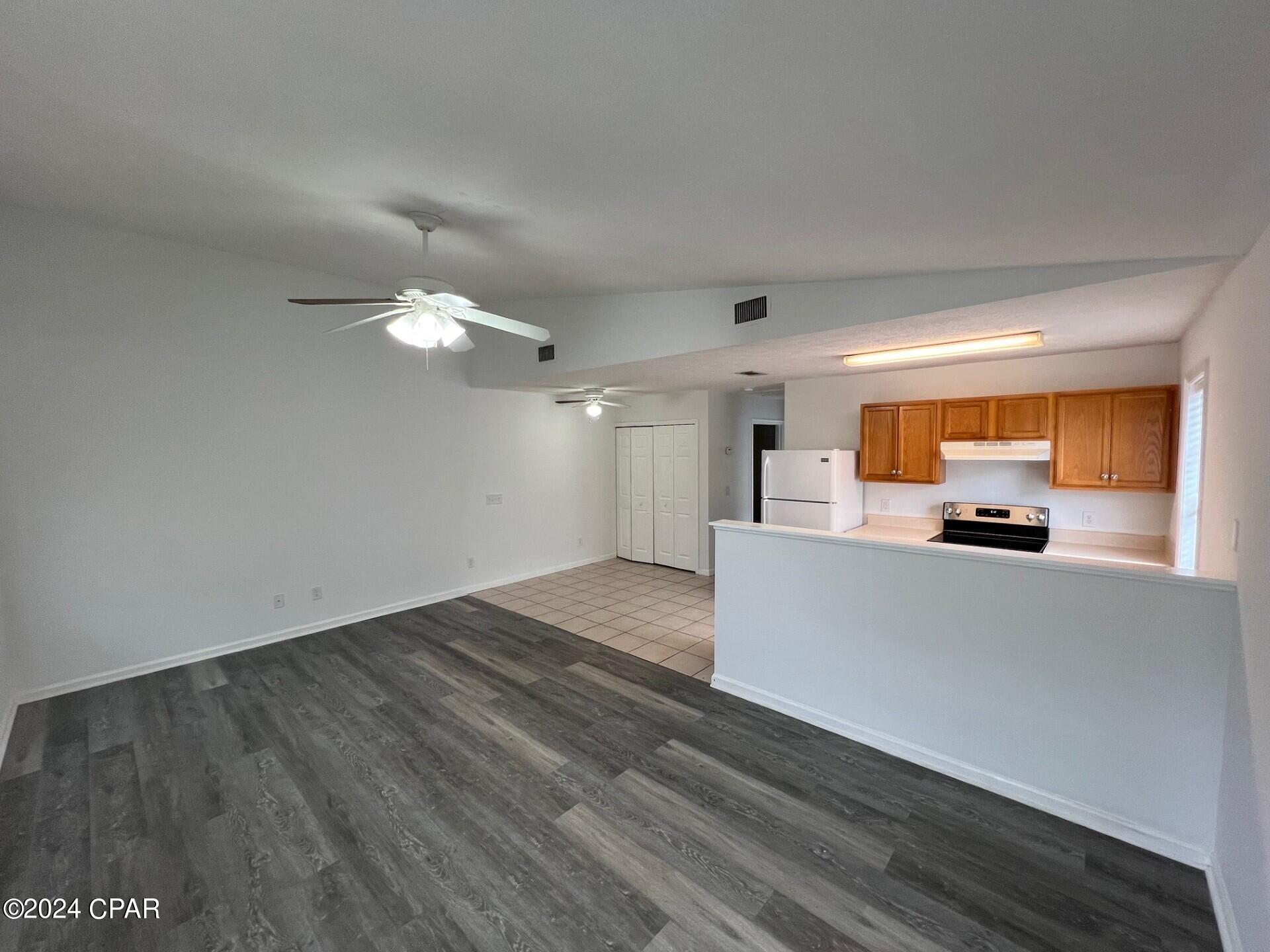 Image 2 For 9025 Houston Street