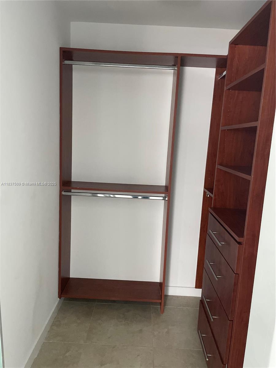 300 S Biscayne Blvd #T-1802, Miami FL 33131