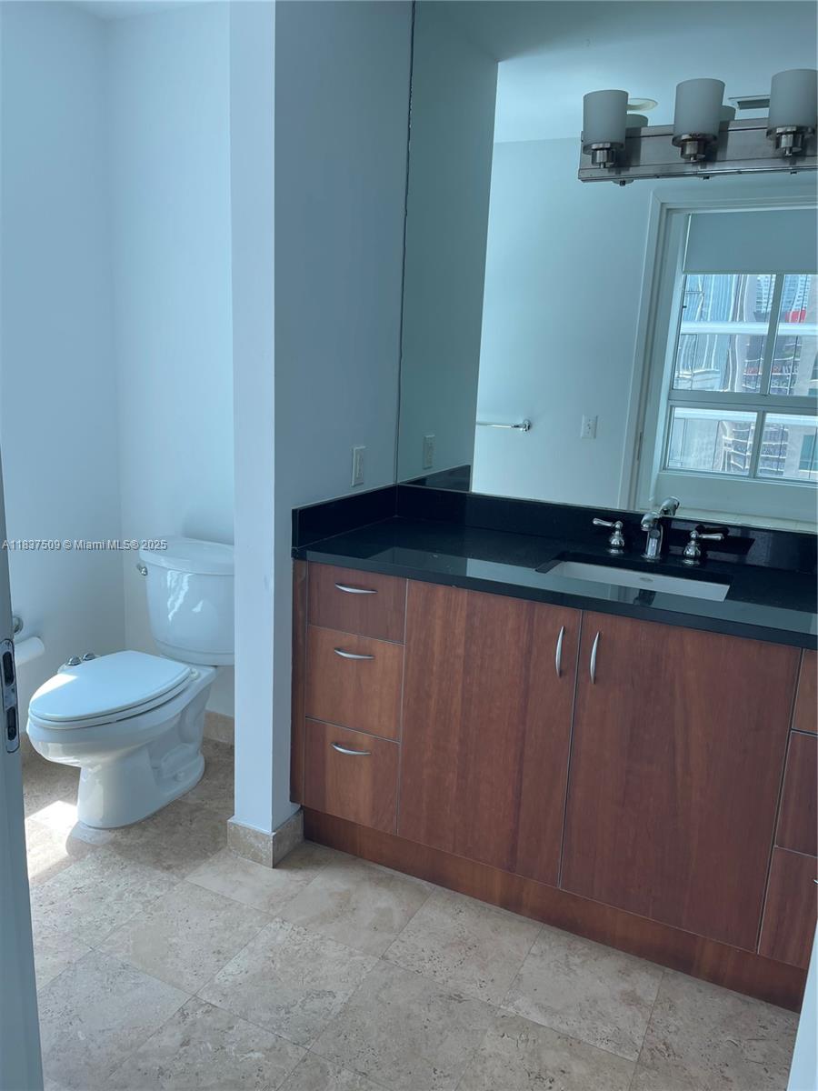 300 S Biscayne Blvd #T-1802, Miami FL 33131