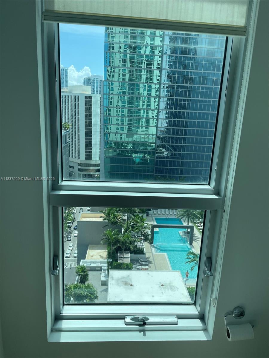 300 S Biscayne Blvd #T-1802, Miami FL 33131