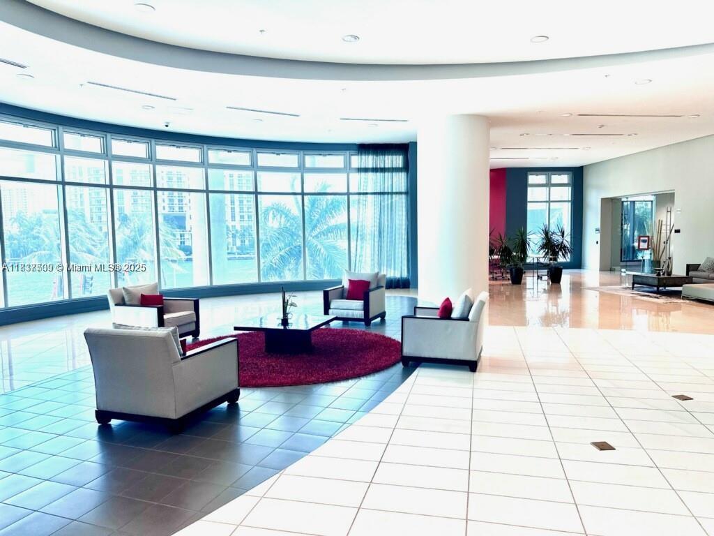 300 S Biscayne Blvd #T-1802, Miami FL 33131