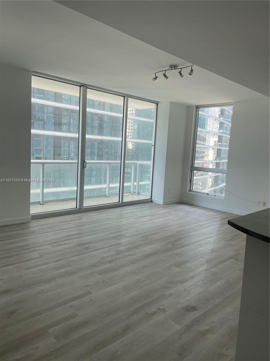 300 S Biscayne Blvd #T-1802, Miami FL 33131