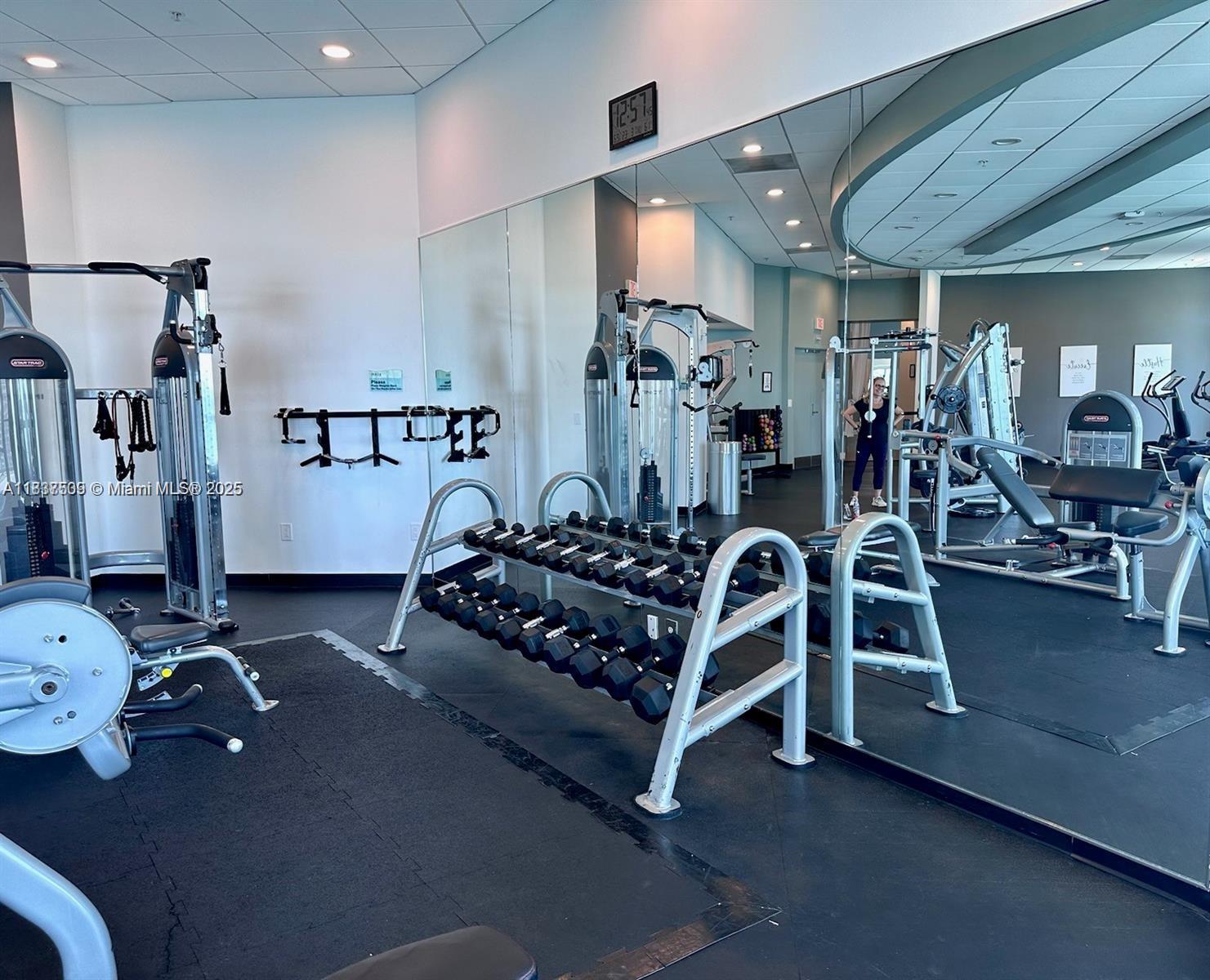 300 S Biscayne Blvd #T-1802, Miami FL 33131