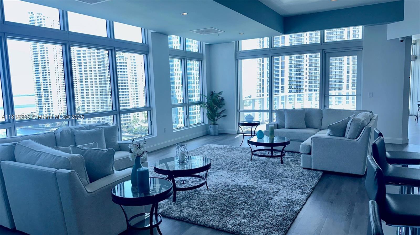 300 S Biscayne Blvd #T-1802, Miami FL 33131