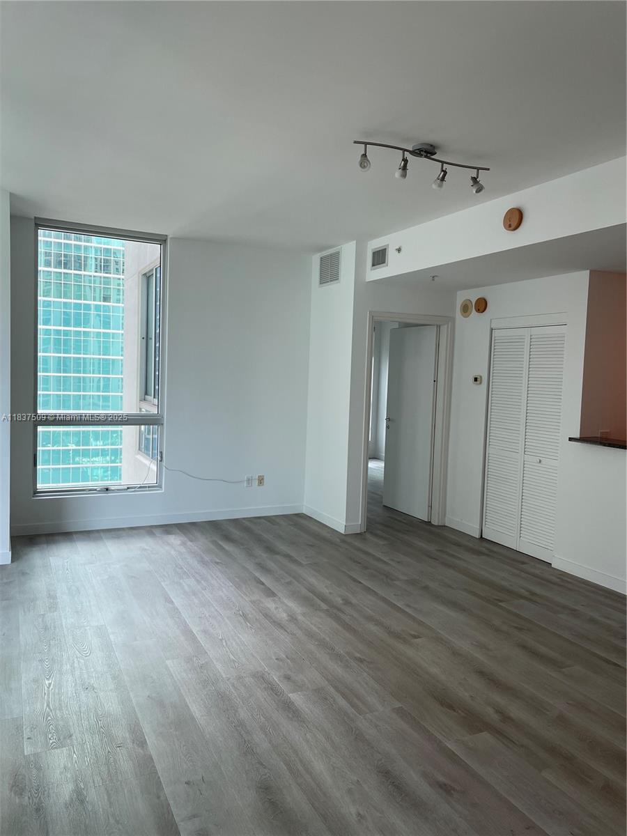 300 S Biscayne Blvd #T-1802, Miami FL 33131