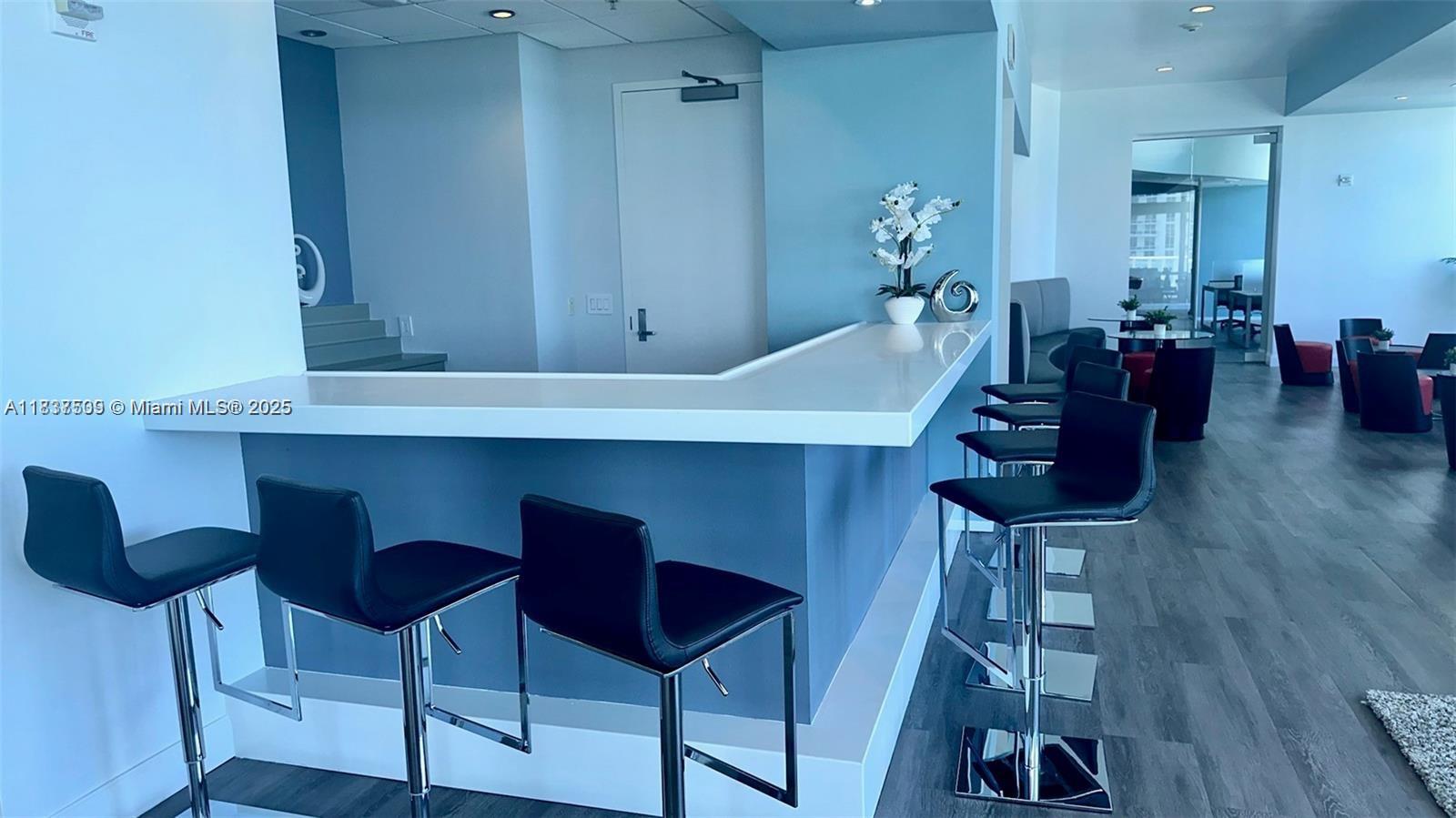 300 S Biscayne Blvd #T-1802, Miami FL 33131