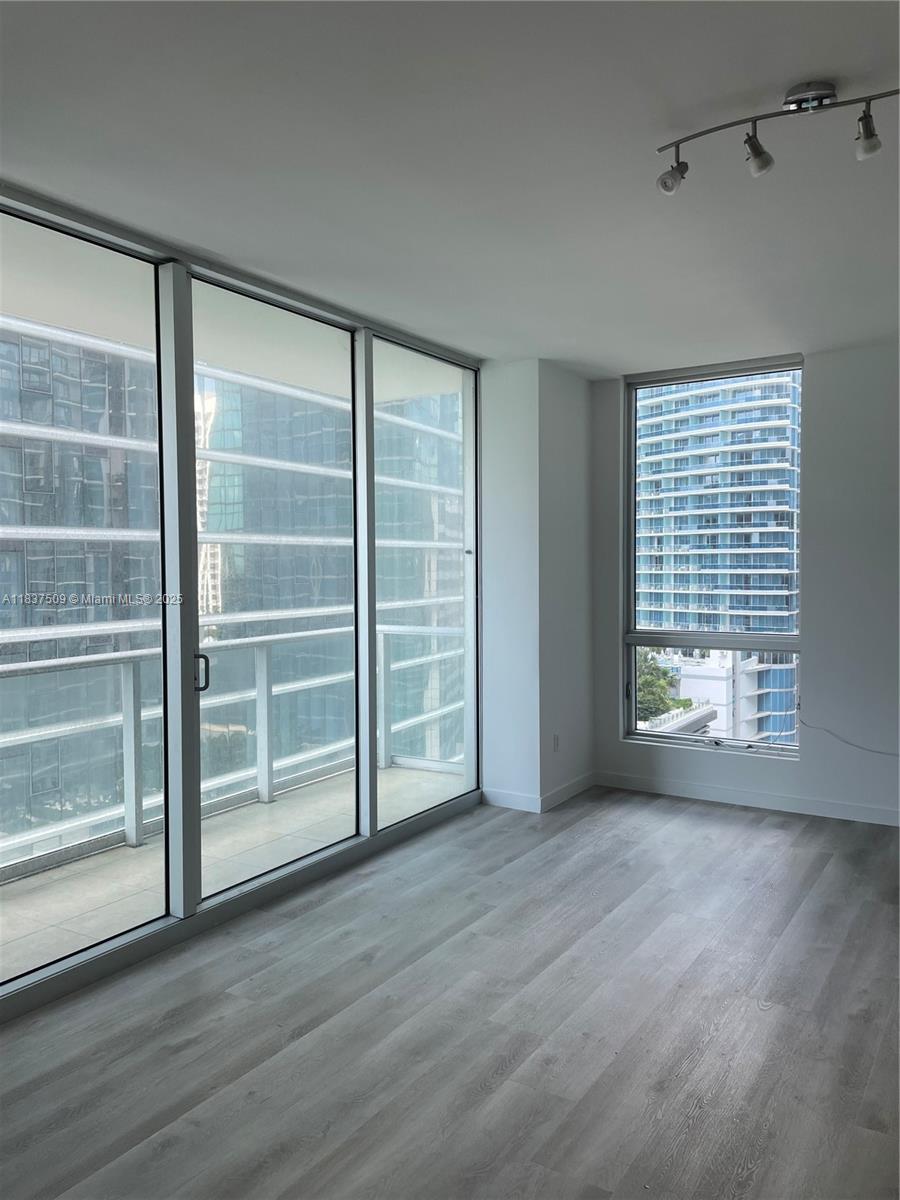 300 S Biscayne Blvd #T-1802, Miami FL 33131