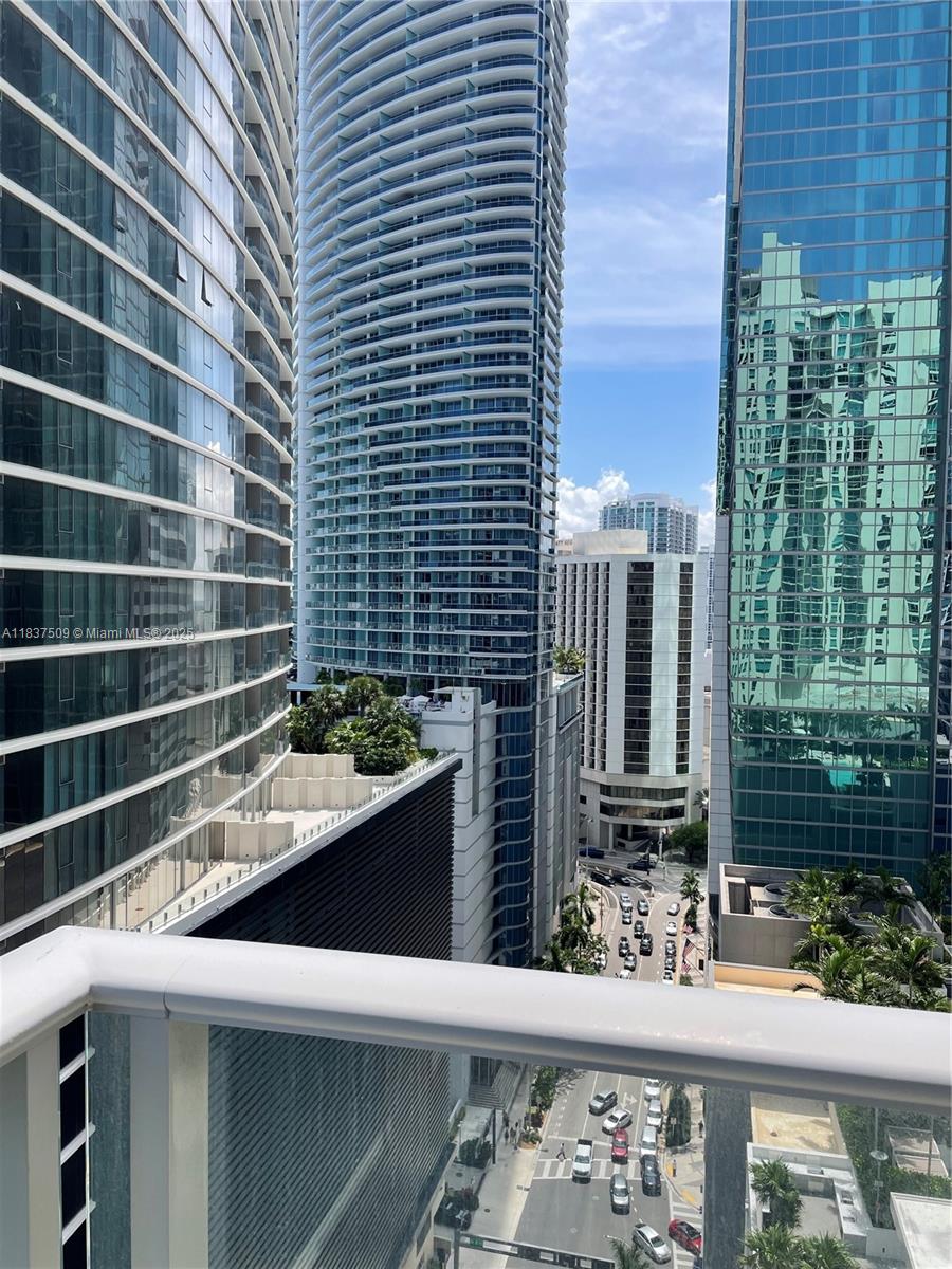 300 S Biscayne Blvd #T-1802, Miami FL 33131
