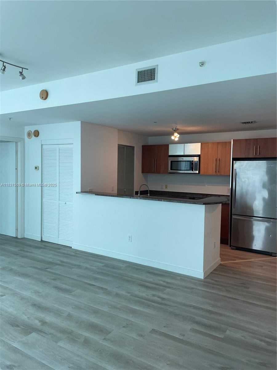 300 S Biscayne Blvd #T-1802, Miami FL 33131