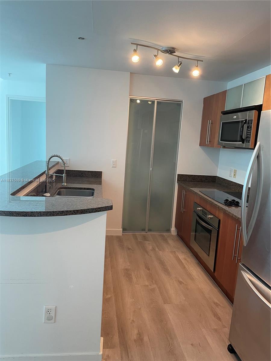 300 S Biscayne Blvd #T-1802, Miami FL 33131