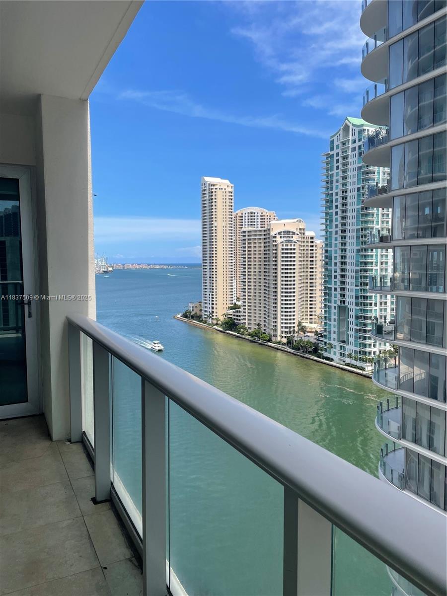 300 S Biscayne Blvd #T-1802, Miami FL 33131