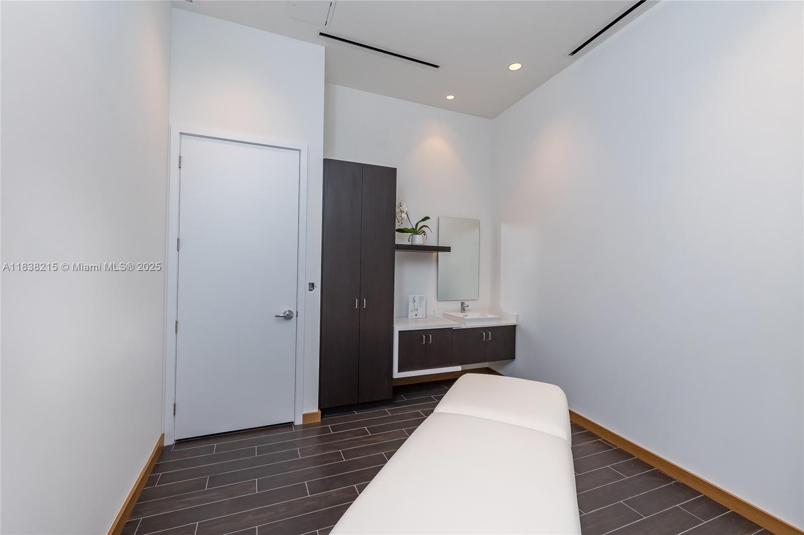 851 NE 1st Ave #2405, Miami FL 33132