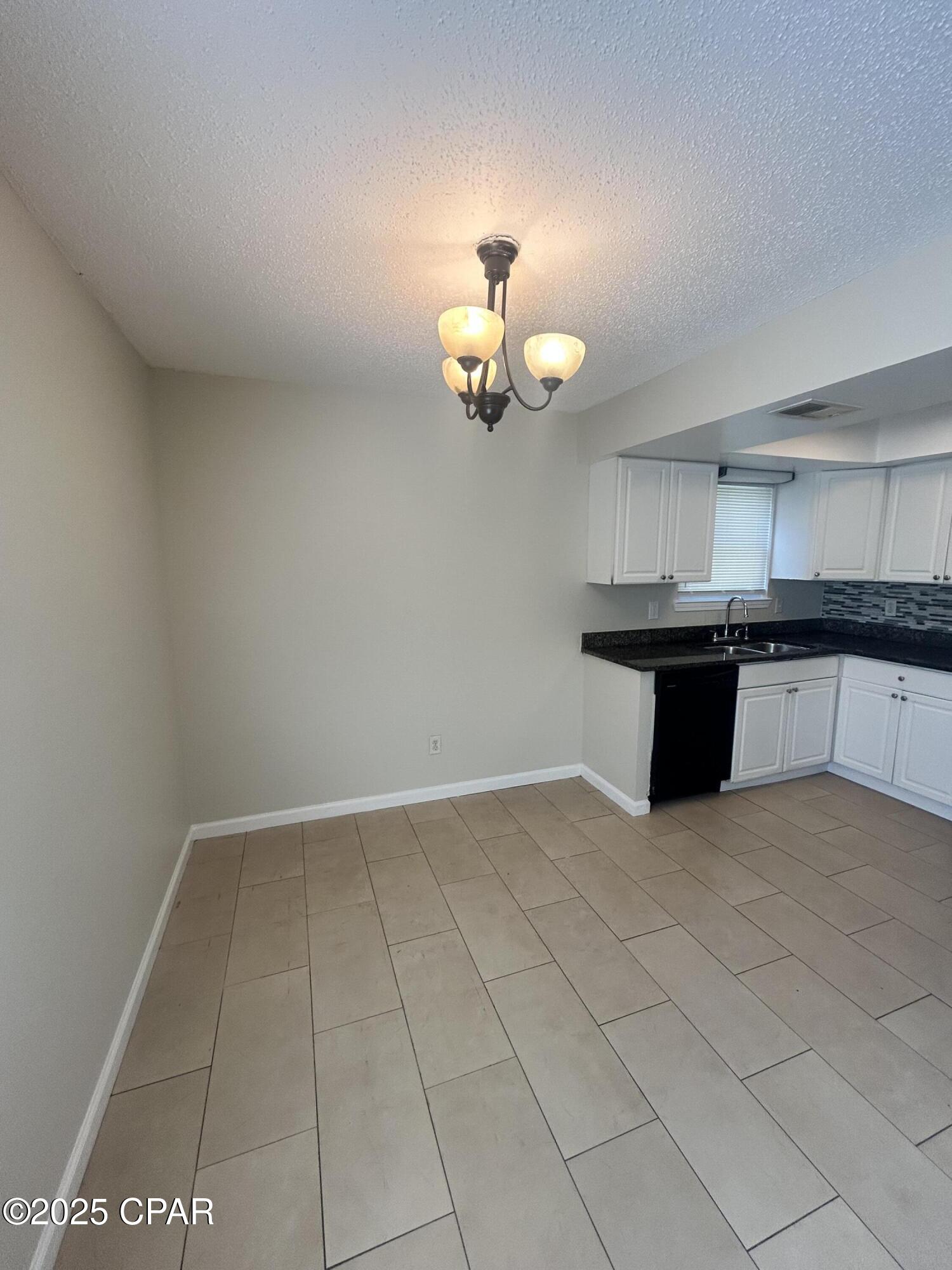 Image 3 For 3914 11th Street 201