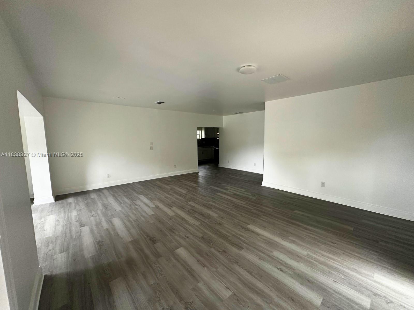 1645 NE 175th St, North Miami Beach, Florida image 2