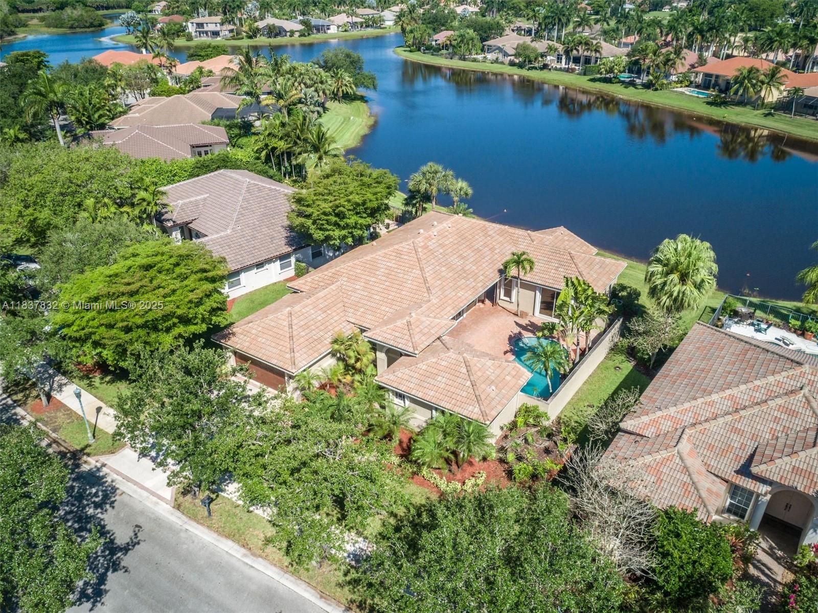 2664 Edgewater Dr, Weston, Florida image 1