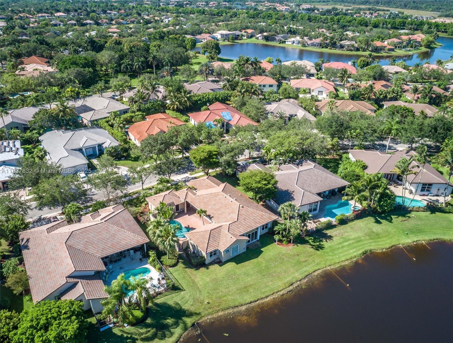 2664 Edgewater Dr, Weston, Florida image 34
