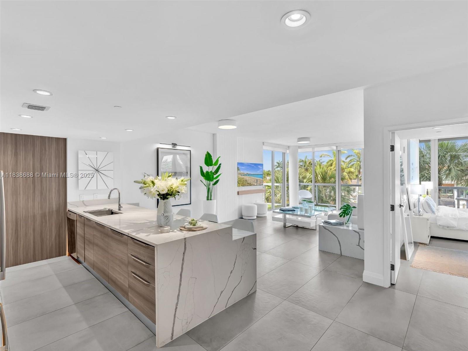 Apartamento à Venda em Bay Harbor Islands, FL