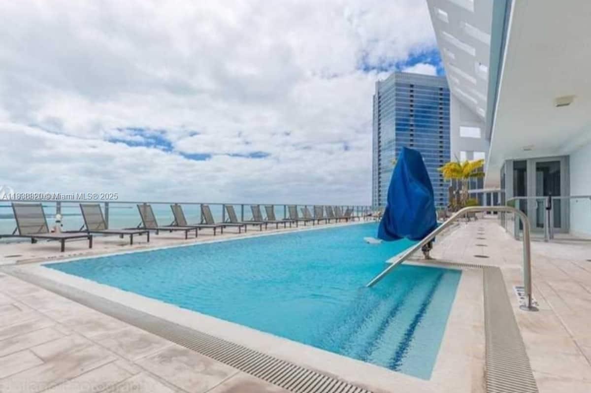 1300 Brickell Bay Dr #2813, Miami FL 33131