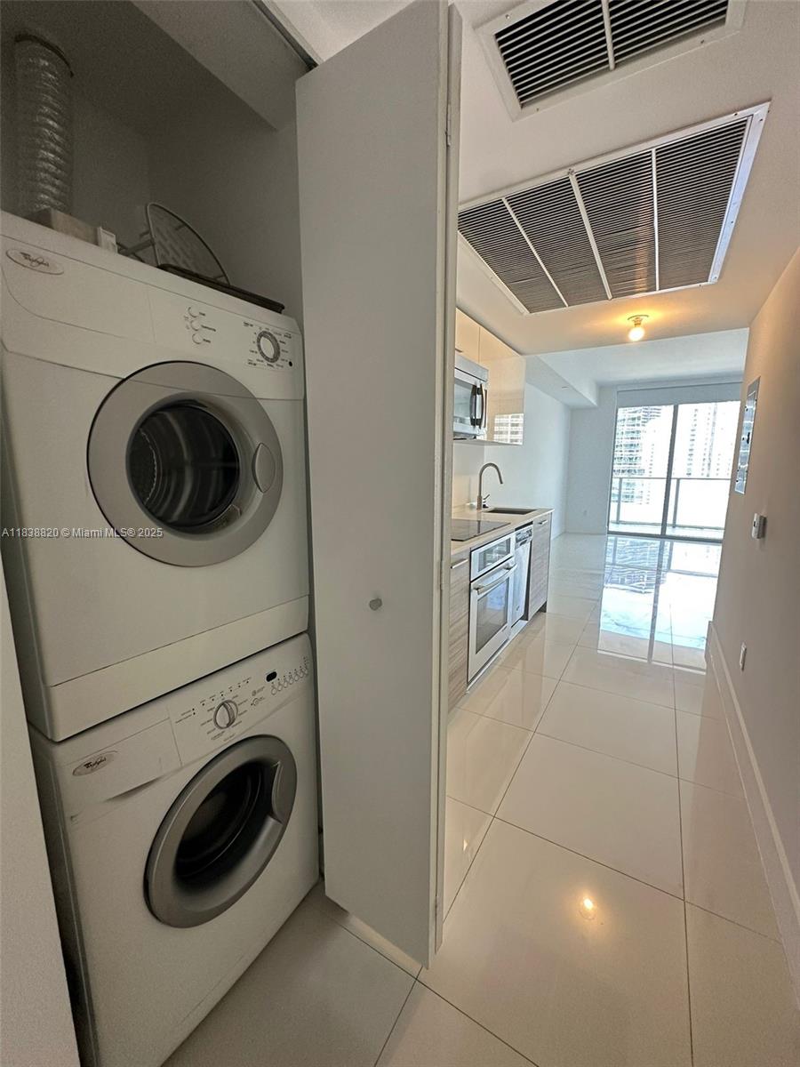 1300 Brickell Bay Dr #2813, Miami FL 33131