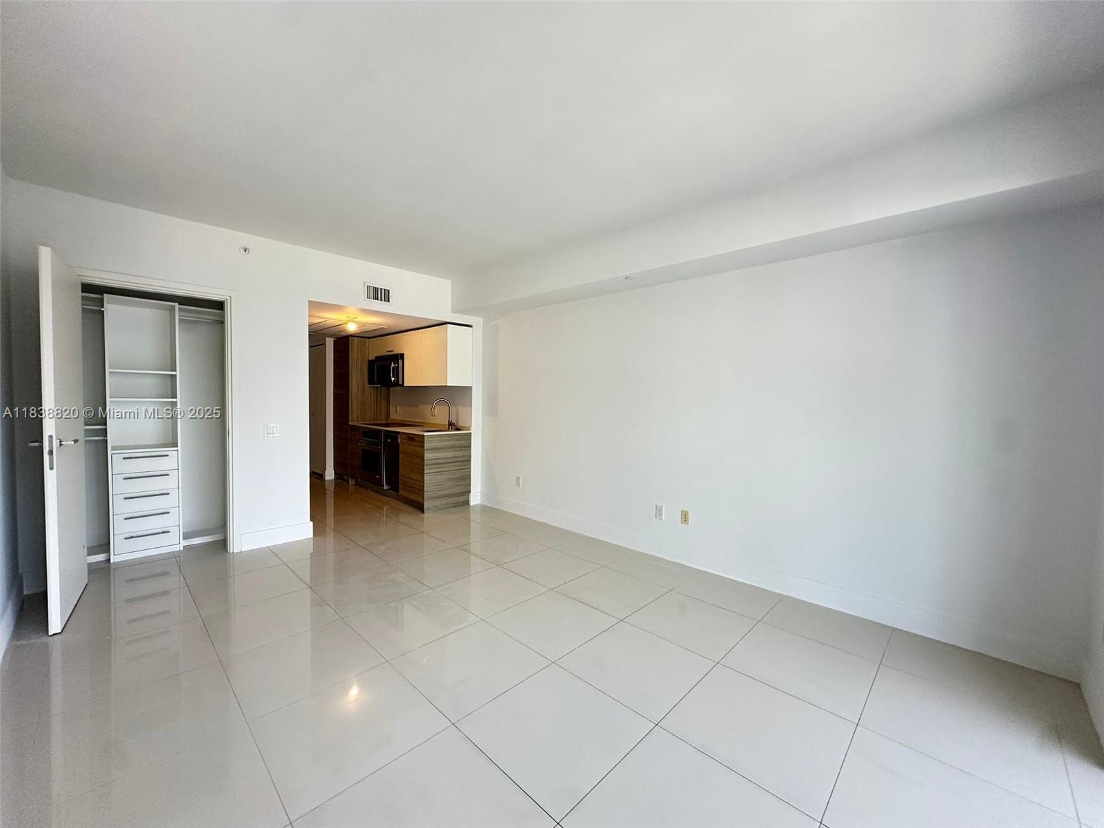 1300 Brickell Bay Dr #2813, Miami FL 33131