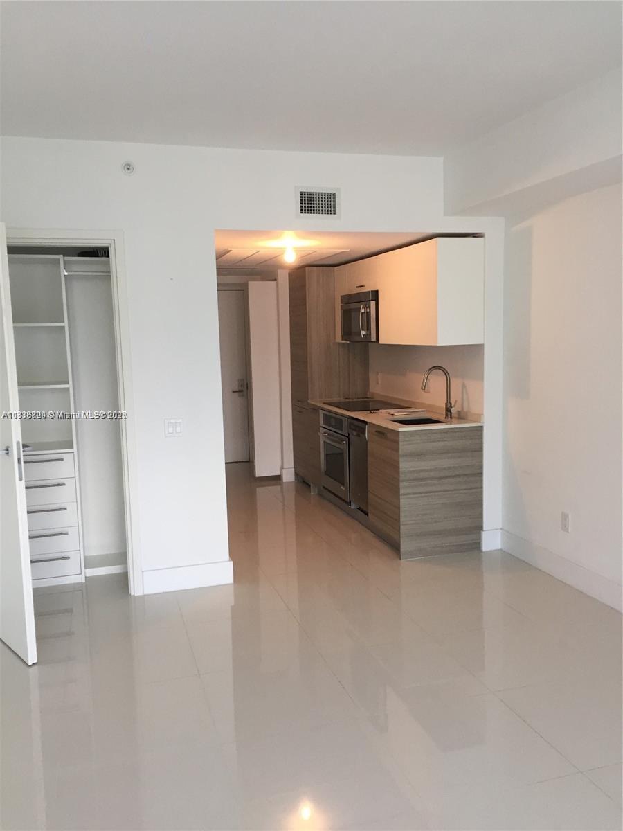 1300 Brickell Bay Dr #2813, Miami FL 33131