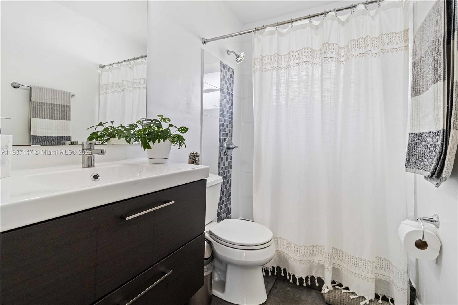5723 NW 86th Ave, Tamarac, Florida image 32