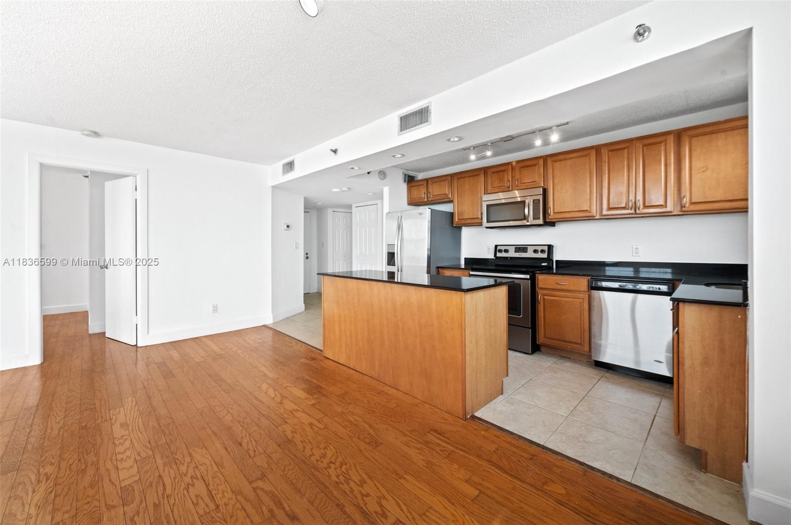 770 Claughton Island Dr #1915, Miami FL 33131
