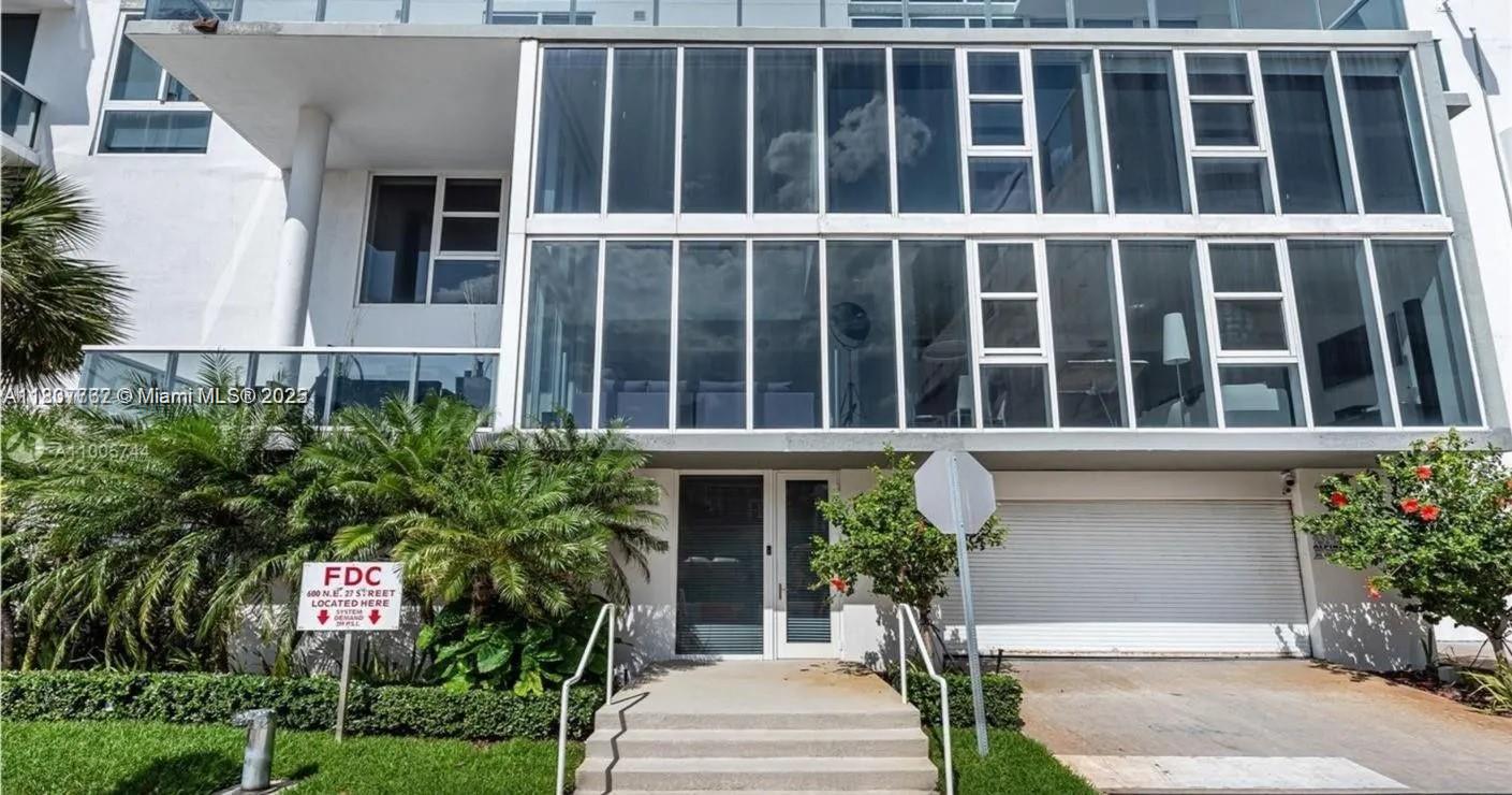 Apartamento à Venda em Miami, FL