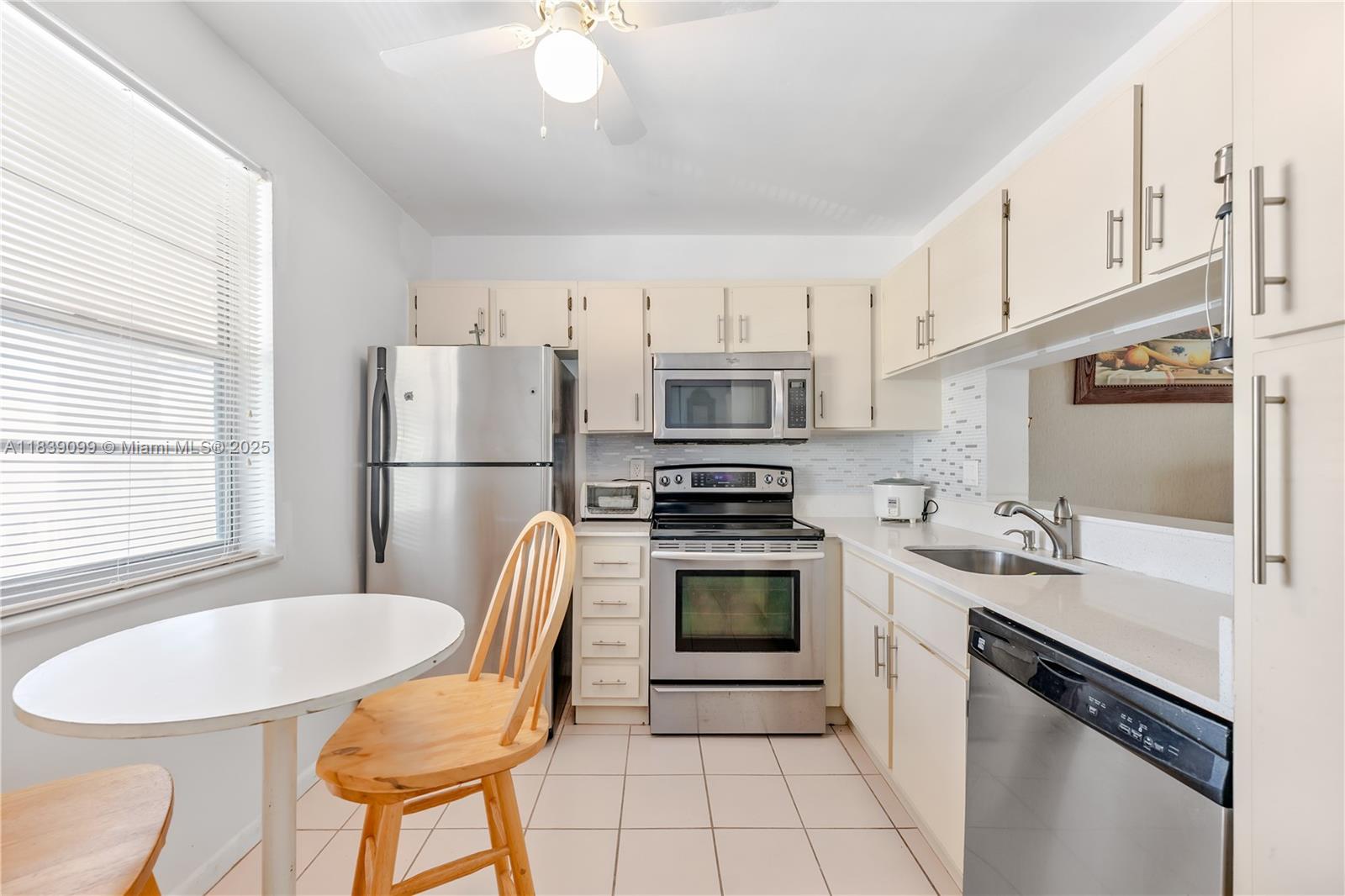 5560 Lakeside Dr #204, Margate, Florida image 3