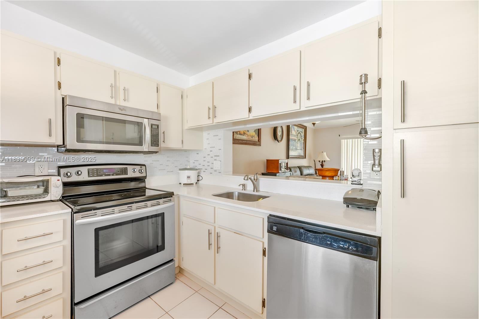 5560 Lakeside Dr #204, Margate, Florida image 4