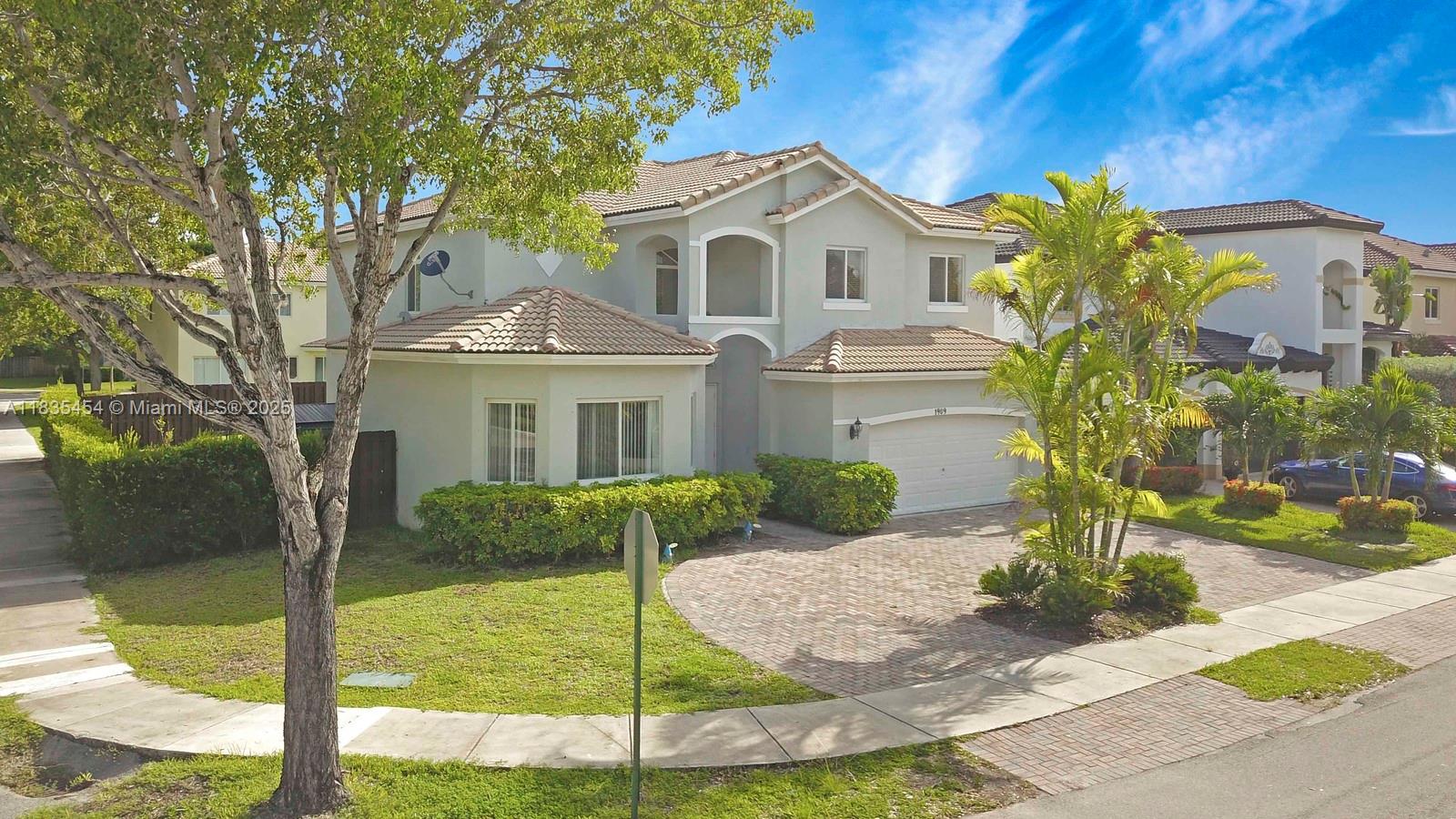 BEAUTIFUL, SPACIOUS 4 BR/ 3.5 BA HOME WITH LARGE FENCED IN YARD. THIS SPACIOUS HOME OFFERS ONE BEDROOM AND BATH ON 1ST FLOOR. ALSO FEATUREES TILE & LAMINATE FLOORING THROUGHOUT, 42" CABINETS IN KITCHEN W/ GRANITE COUNTERS & COOKING ISLAND, SS APPLIANCES, OVERSIZED MASTER SUITE W/ DUAL VANITIES, ROMAN TUB IN MASTER BATH & CEILING FANS IN MOST ROOMS. RENT INCLUDES; BASIC CABLE & INTERNET, ALARM MONITORING, GATED ENTRANCE & ROVING SECURITY.