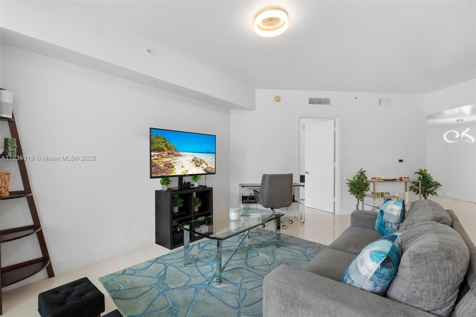 350 S Miami Ave #1804, Miami FL 33130